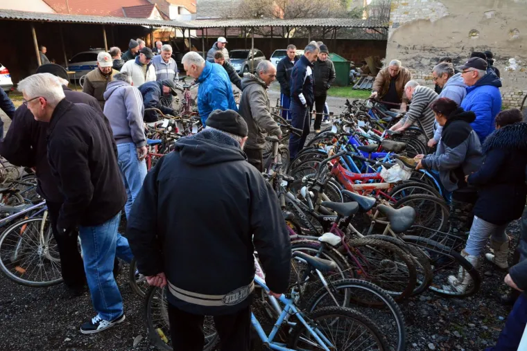 Nađeni i napu&scaron;teni na&scaron;li nove vlasnike: Brođani razgrabili bicikle za 10 kuna