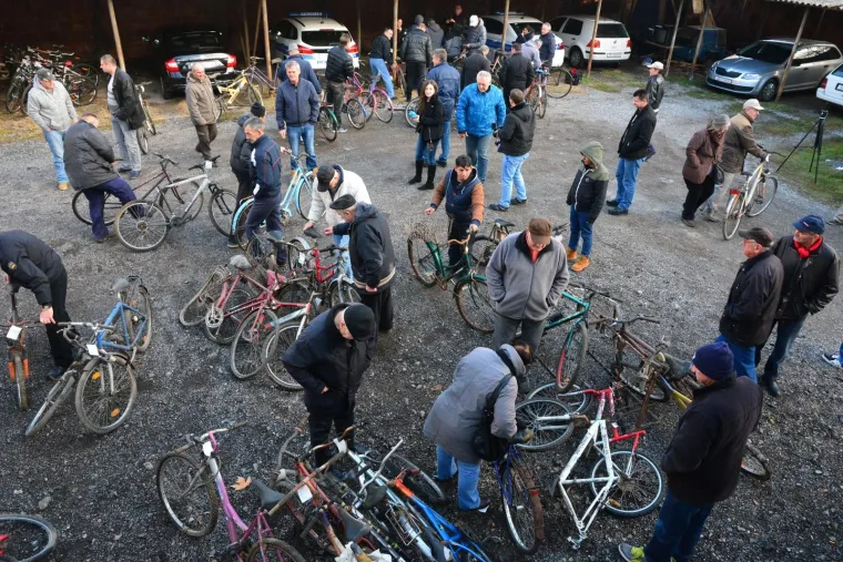 Nađeni i napu&scaron;teni na&scaron;li nove vlasnike: Brođani razgrabili bicikle za 10 kuna