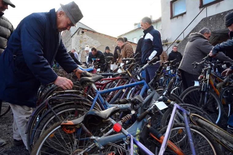 Nađeni i napu&scaron;teni na&scaron;li nove vlasnike: Brođani razgrabili bicikle za 10 kuna