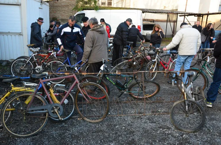 Nađeni i napu&scaron;teni na&scaron;li nove vlasnike: Brođani razgrabili bicikle za 10 kuna