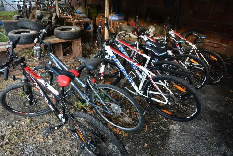 Nađeni i napu&scaron;teni na&scaron;li nove vlasnike: Brođani razgrabili bicikle za 10 kuna