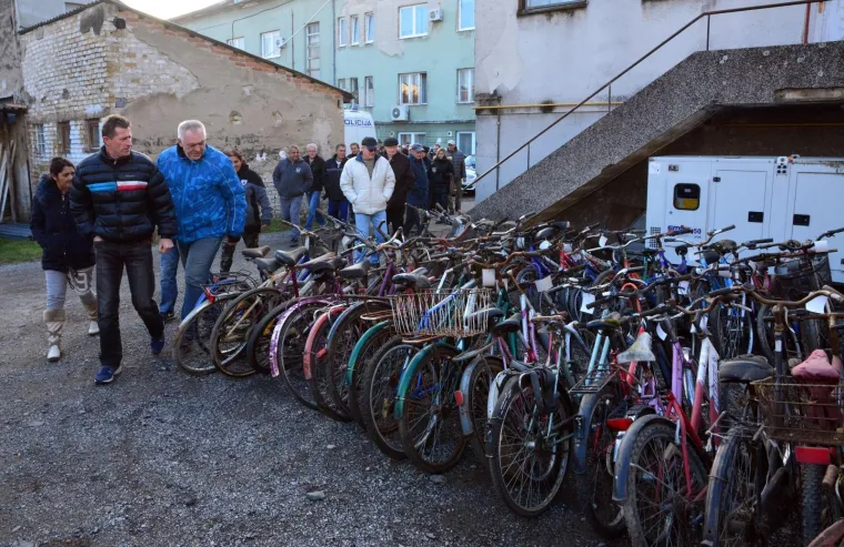 Nađeni i napu&scaron;teni na&scaron;li nove vlasnike: Brođani razgrabili bicikle za 10 kuna
