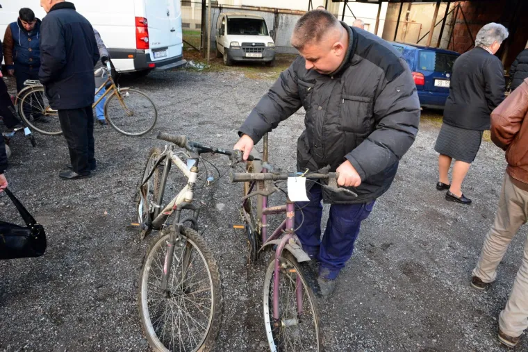 IZNIMNO USPJEŠNA POLICIJSKA RASPRODAJA: Bicikli po cijeni od 10 do 40 kuna planuli u samo 10 minuta
