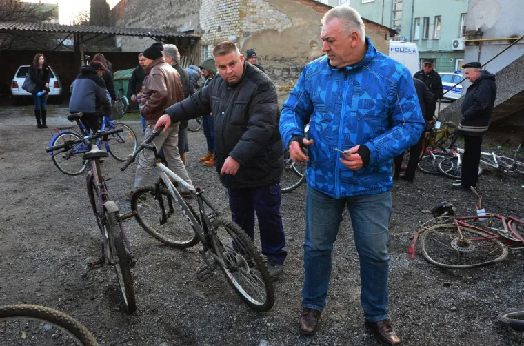 IZNIMNO USPJEŠNA POLICIJSKA RASPRODAJA: Bicikli po cijeni od 10 do 40 kuna planuli u samo 10 minuta