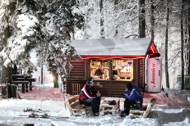 POČELA NOVA SEZONA NA SLJEMENU: Građani uživali u besplatnom skijanju