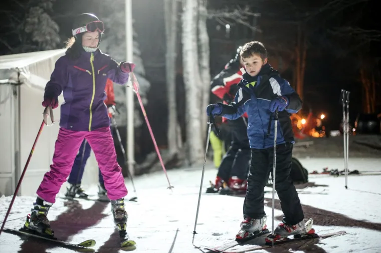 POČELA NOVA SEZONA NA SLJEMENU: Građani uživali u besplatnom skijanju