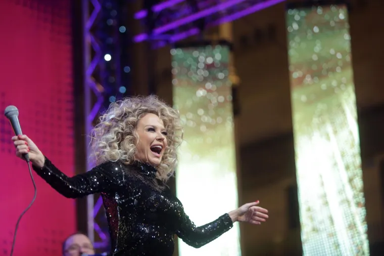 KONCERT 'ŽELIM ŽIVOT' SKUPIO MILIJUN KUNA U SAT VREMENA: Publiku zabavljaju Maja Šuput, Halid Bešlić, Indira...