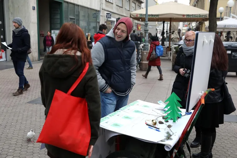 Zelena akcija u Zagrebu organizirala prikupljanje donacije za kampanju Svim' na Zemlji, daruj drvce!