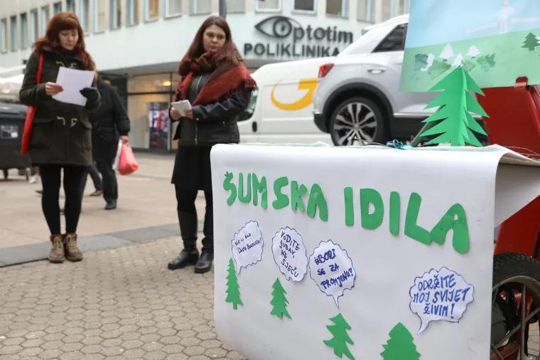 Zelena akcija u Zagrebu organizirala prikupljanje donacije za kampanju Svim' na Zemlji, daruj drvce!