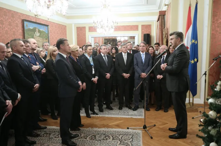 Elegancija par excellence: Grabar-Kitarović, Plenković i ostatak odabrane elite na svečanom primanju predstavnika Diplomatskoga zbora