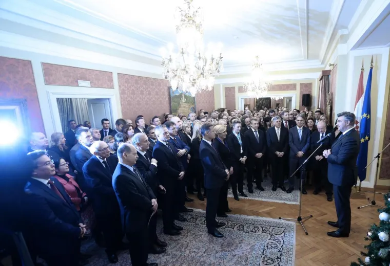 Elegancija par excellence: Grabar-Kitarović, Plenković i ostatak odabrane elite na svečanom primanju predstavnika Diplomatskoga zbora
