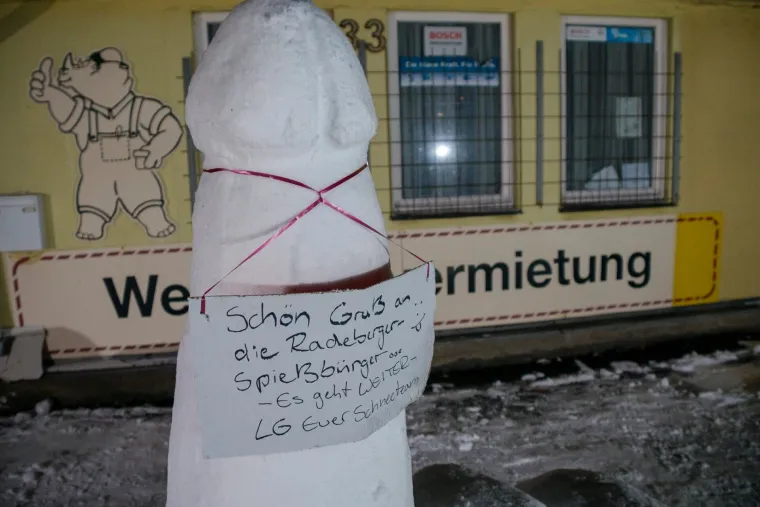 SNJEGOVIĆI KOJI IMAJU BOGATIJI SEKSUALNI ŽIVOT OD VAS: Njemački gradić ponovo na udaru seks-terorista