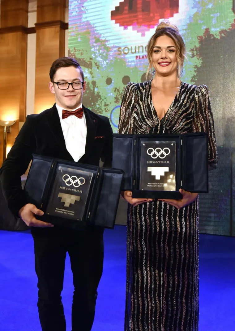 SANDRA PERKOVIĆ MAMILA UZDAHE DEKOLTEOM: Svi su gledali samo u njenu haljinu na progla&scaron;enju sporta&scaron;a godine