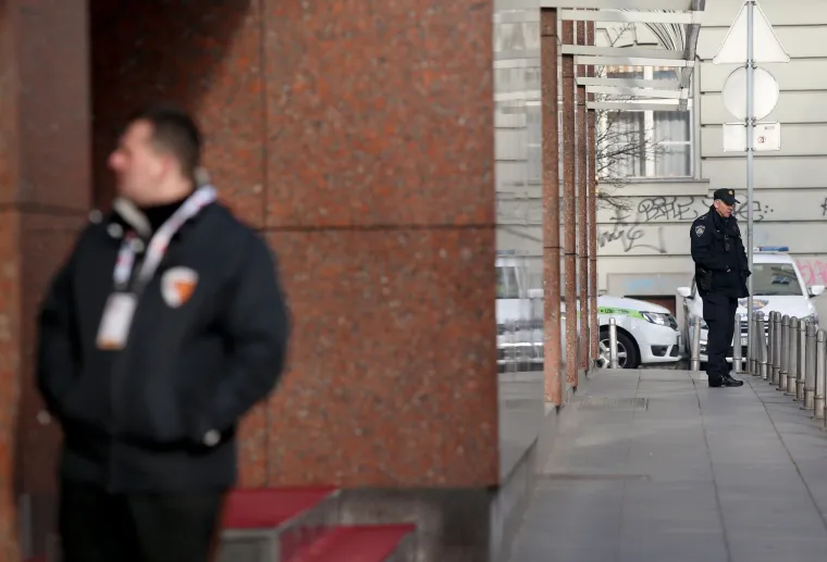 Policijsko osiguranje ispred hotela Sheraton gdje se održava skup&scaron;tina HNS-a