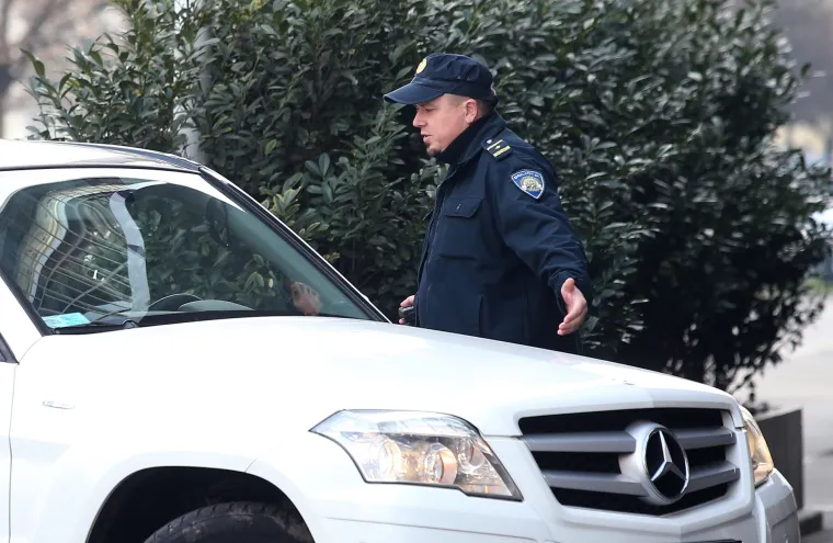 Policijsko osiguranje ispred hotela Sheraton gdje se održava skup&scaron;tina HNS-a