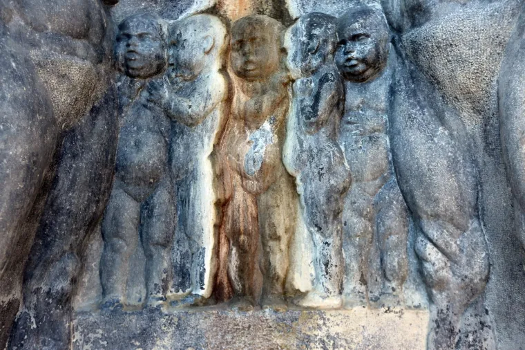 Nepoznati vandali o&scaron;tetili spomenik Ivana Me&scaron;trovića Vrelo života