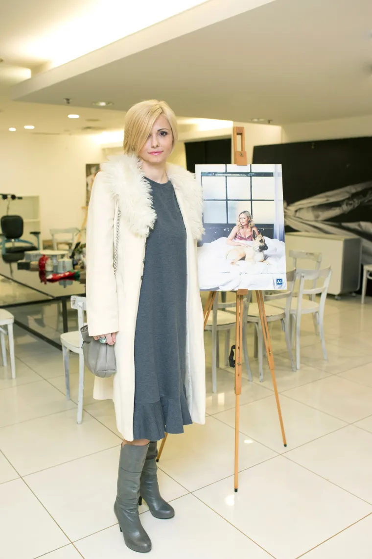 Poznati se uvukli u krevet i pozirali s psima i macama u projektu za pomoć napu&scaron;tenim ljubimcima