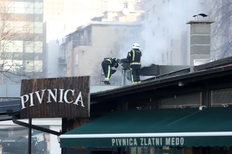 Požar na dimnjaku zimske terase pivnice Zlatni medo u Savskoj ulici