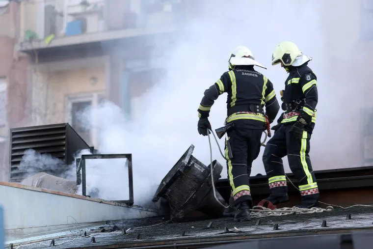 Požar na dimnjaku zimske terase pivnice Zlatni medo u Savskoj ulici