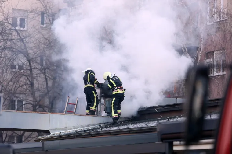 Požar na dimnjaku zimske terase pivnice Zlatni medo u Savskoj ulici