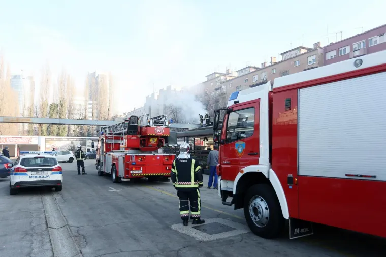 Požar na dimnjaku zimske terase pivnice Zlatni medo u Savskoj ulici