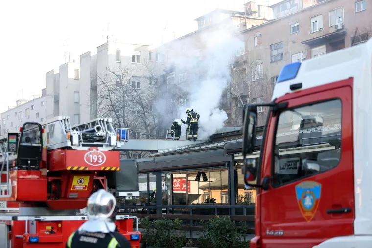 Požar na dimnjaku zimske terase pivnice Zlatni medo u Savskoj ulici