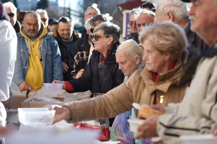 CEH UGOSTITELJA U ŠIBENIKU: Građanima i građankama podjeljeno više od 1000 porcija bakalara