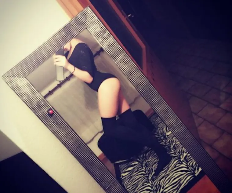 U BLAGDANSKOM RUHU: Za Božić odjenule duge seksi čarape, i ne puno toga vi&scaron;e