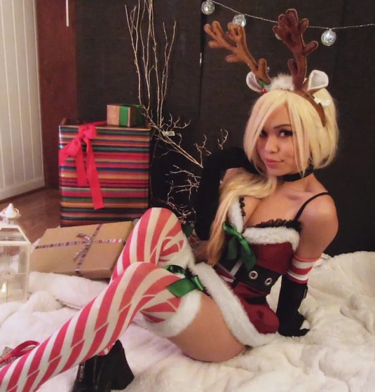 U BLAGDANSKOM RUHU: Za Božić odjenule duge seksi čarape, i ne puno toga vi&scaron;e