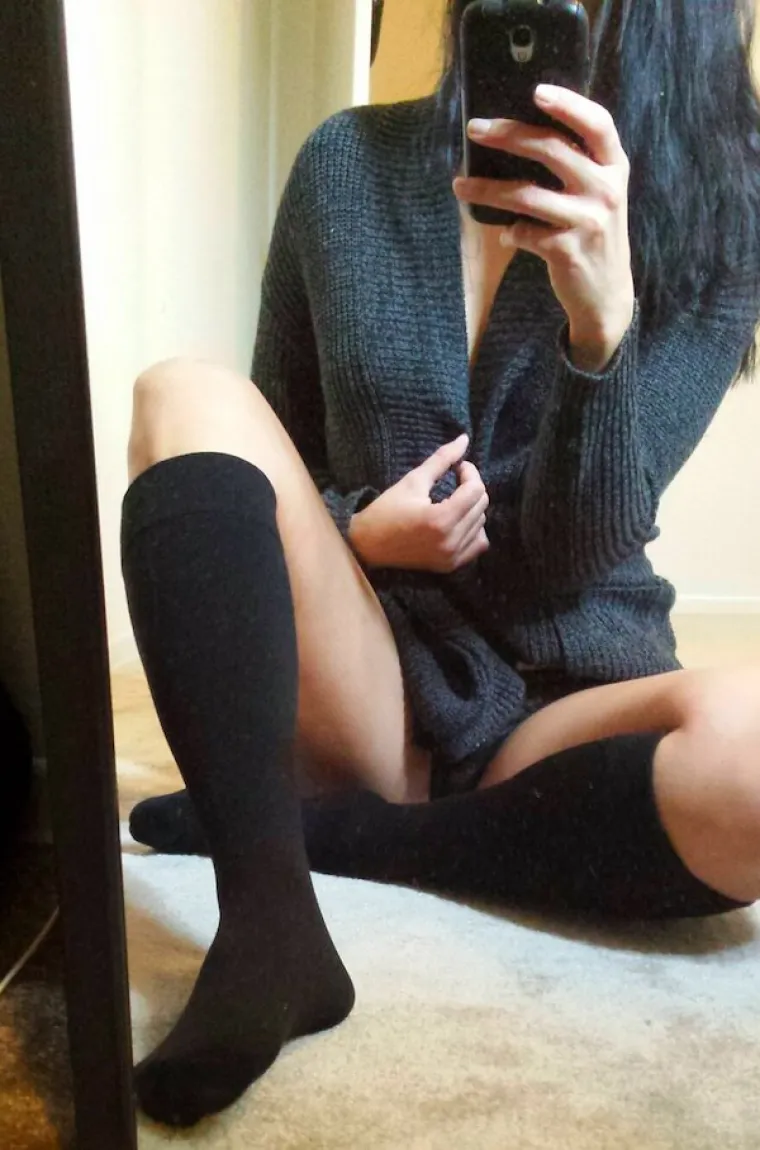 U BLAGDANSKOM RUHU: Za Božić odjenule duge seksi čarape, i ne puno toga vi&scaron;e