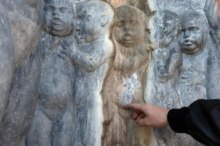 VANDALIZAM U DRNI&Scaron;U: O&scaron;tećeno Vrelo života, spomenik Ivana Me&scaron;trovića