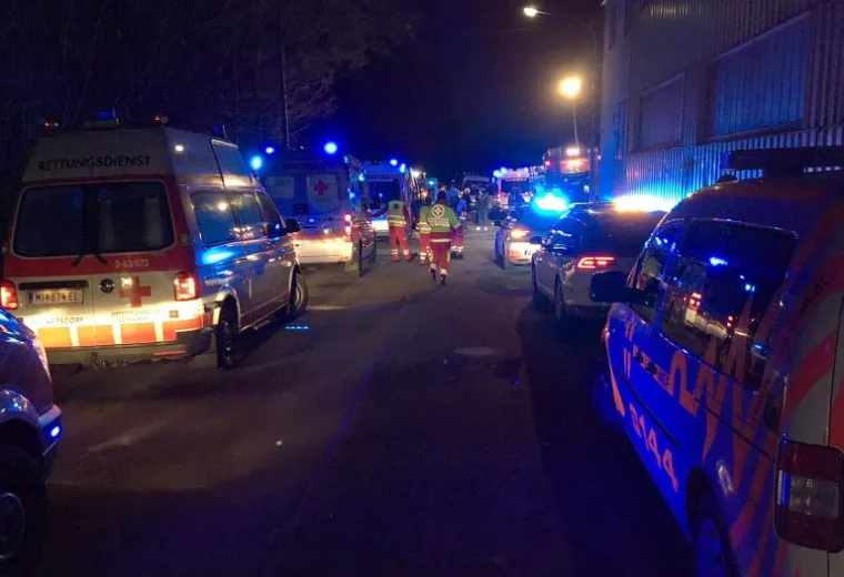 STRAVIČAN SUDAR VLAKOVA KOD BEČA: Nekoliko desetaka ljudi ozlijeđeno, neki ostali zarobljeni na mjestu nesreće