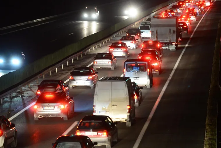 PROMETNI KAOS NA ZAGREBAČKOJ OBILAZNICI: Nepregledne kolone, zastoji, čekanja... Planirali ste krenuti na put? Razmislite još jednom