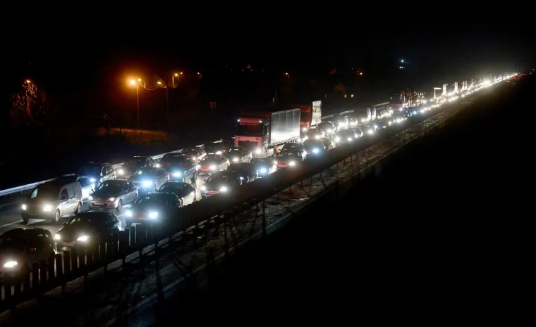 PROMETNI KAOS NA ZAGREBAČKOJ OBILAZNICI: Nepregledne kolone, zastoji, čekanja... Planirali ste krenuti na put? Razmislite još jednom