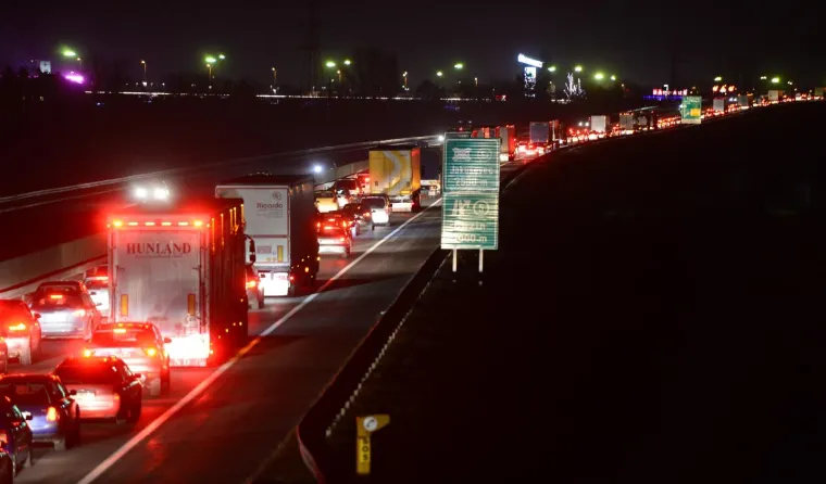 PROMETNI KAOS NA ZAGREBAČKOJ OBILAZNICI: Nepregledne kolone, zastoji, čekanja... Planirali ste krenuti na put? Razmislite jo&scaron; jednom