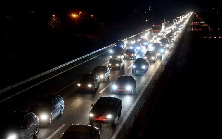 PROMETNI KAOS NA ZAGREBAČKOJ OBILAZNICI: Nepregledne kolone, zastoji, čekanja... Planirali ste krenuti na put? Razmislite jo&scaron; jednom