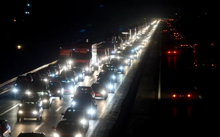 PROMETNI KAOS NA ZAGREBAČKOJ OBILAZNICI: Nepregledne kolone, zastoji, čekanja... Planirali ste krenuti na put? Razmislite jo&scaron; jednom