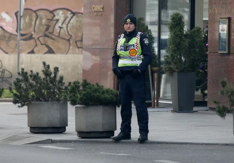 JAKO POLICIJSKO OSIGURANJE ZA SKUP&Scaron;TINARE HNS-A: Sjednica u Sheratonu pod budnim okom brojnih pripadnika snaga reda i mira