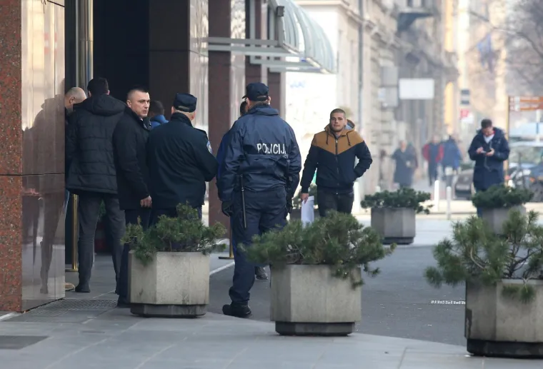 JAKO POLICIJSKO OSIGURANJE ZA SKUP&Scaron;TINARE HNS-A: Sjednica u Sheratonu pod budnim okom brojnih pripadnika snaga reda i mira