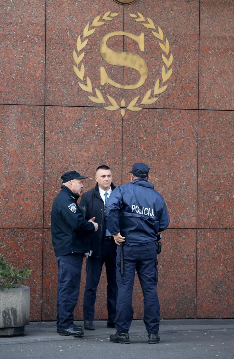 JAKO POLICIJSKO OSIGURANJE ZA SKUP&Scaron;TINARE HNS-A: Sjednica u Sheratonu pod budnim okom brojnih pripadnika snaga reda i mira