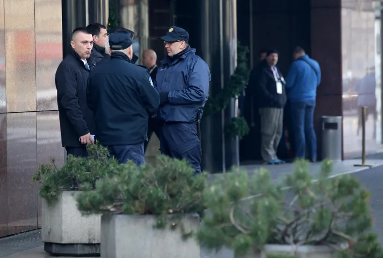 U hotelu Sheraton održava se skup&scaron;tina Hrvatskog nogometnog saveza, a ispred njega su jako policijsko osiguranje i brojni za&scaron;titari.
