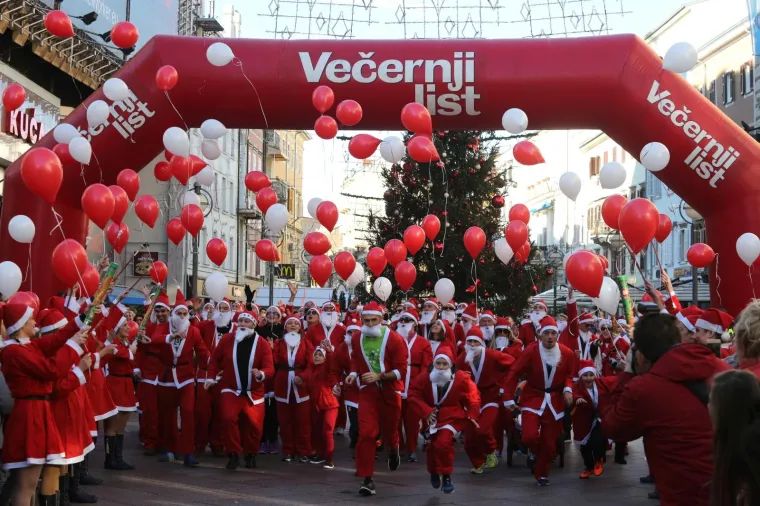 Utrka djedica na Korzu: kao jedan od njih obukao se i Vojko Obersnel