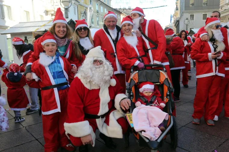 Utrka djedica na Korzu: kao jedan od njih obukao se i Vojko Obersnel