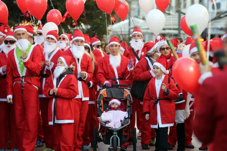 Utrka djedica na Korzu: kao jedan od njih obukao se i Vojko Obersnel