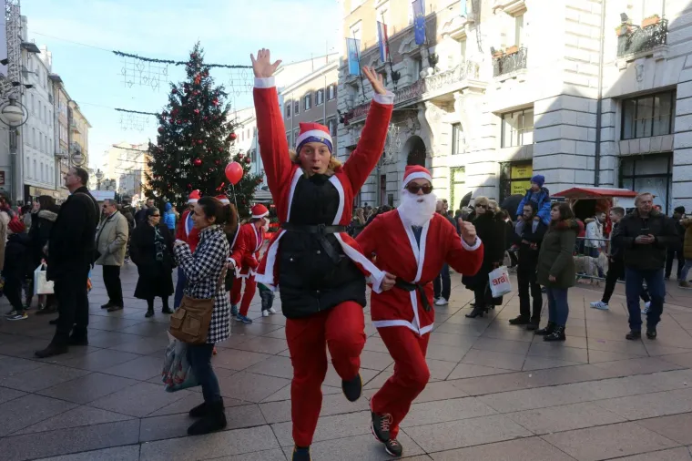 Utrka djedica na Korzu: kao jedan od njih obukao se i Vojko Obersnel