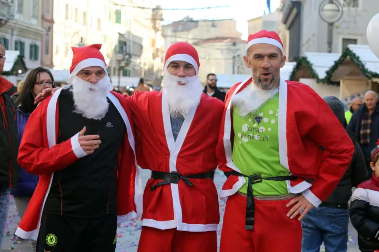 Utrka djedica na Korzu: kao jedan od njih obukao se i Vojko Obersnel