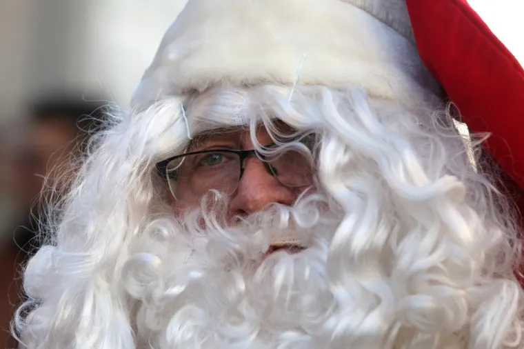 Utrka djedica na Korzu: kao jedan od njih obukao se i Vojko Obersnel