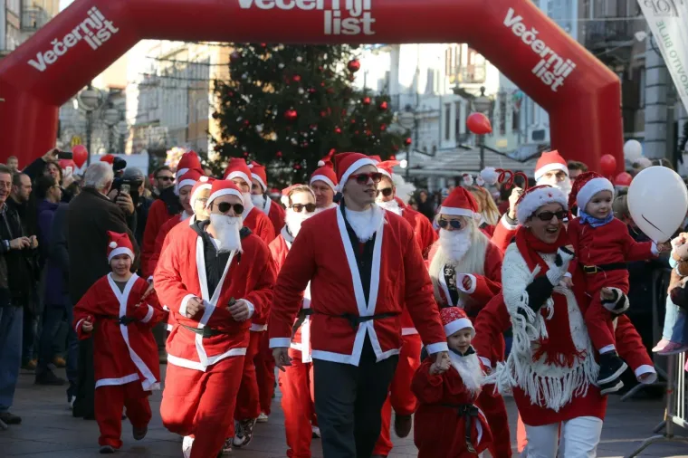DJEDOVI BOŽIĆNJACI PREPLAVILI CENTAR RIJEKE: Prepoznajete li tko je ispod ove brade?