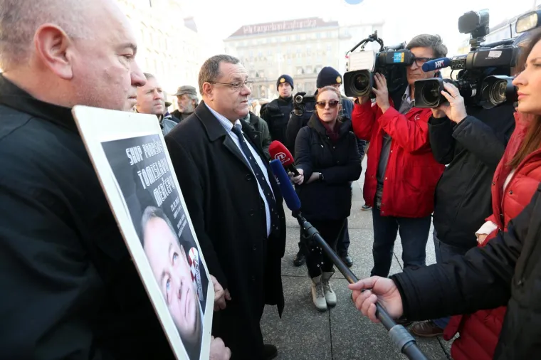 A-HSP ODRŽALA SKUP NA TRGU BANA JELAČIĆA: Iskazali potporu Tomislavu Merčepu