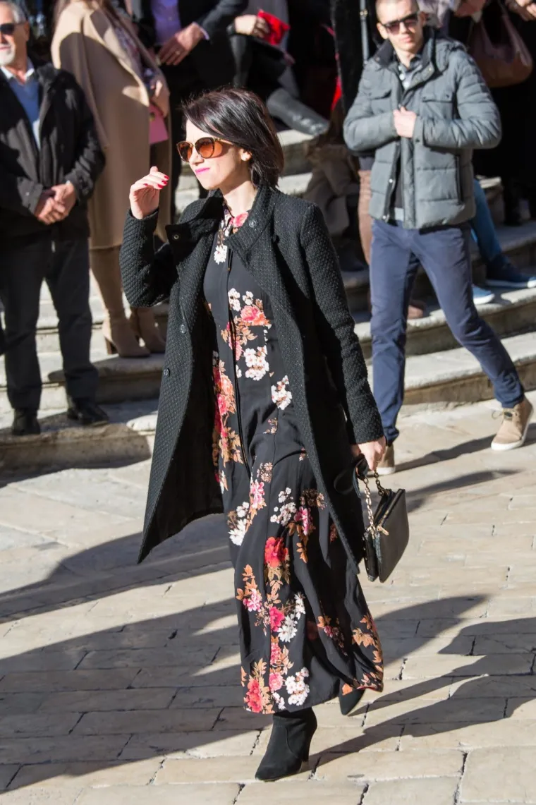 Aktraktivne dame učinile Stradun jo&scaron; ljep&scaron;im: pogledajte kako je izgledao Badnjak na ulicama Dubrovnika